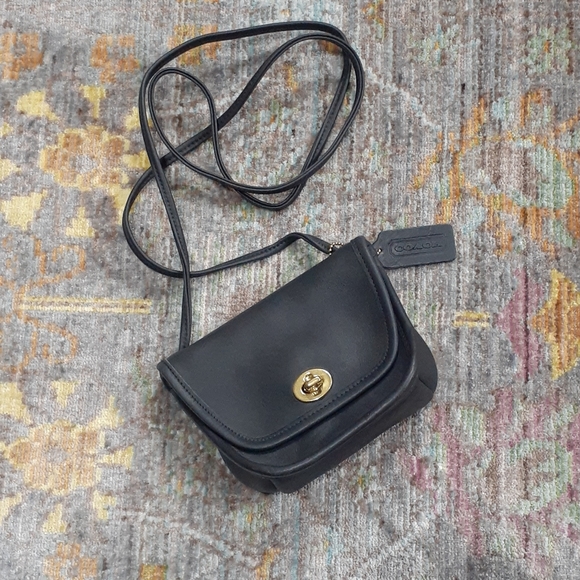 Coach Handbags - Coach Everett Crossbody Bag